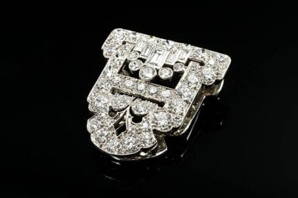 Broche-épingle Art déco en or blanc 750, sertie de