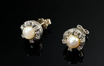 Paire de boucles d'oreilles en or blanc 585 avec p