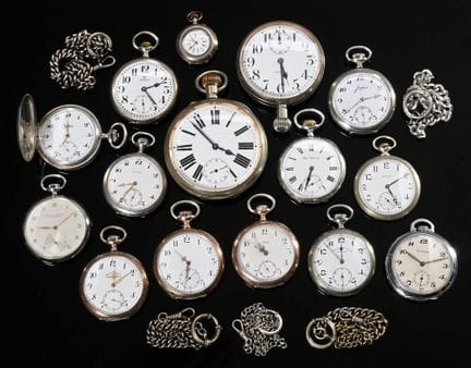 15 款不同品牌的怀表，材质包括银、新银、不锈钢和镀铬，1880-1940年： 包括保罗·加尼尔（P