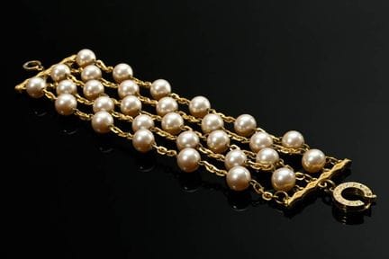 Bracelet Chanel vintage à cinq rangs de perles, av
