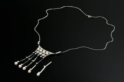 Collier Art déco en platine avec une partie centra