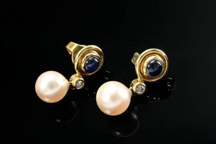 Paire de boucles d'oreilles en or jaune 585 avec d