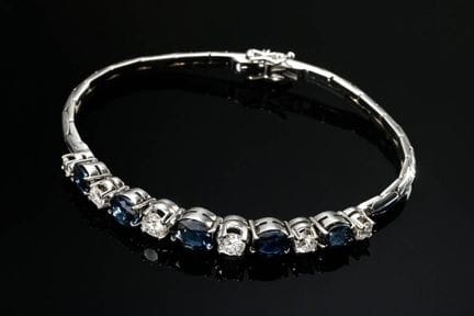 Bracelet en or blanc 750 orné de saphirs et de dia