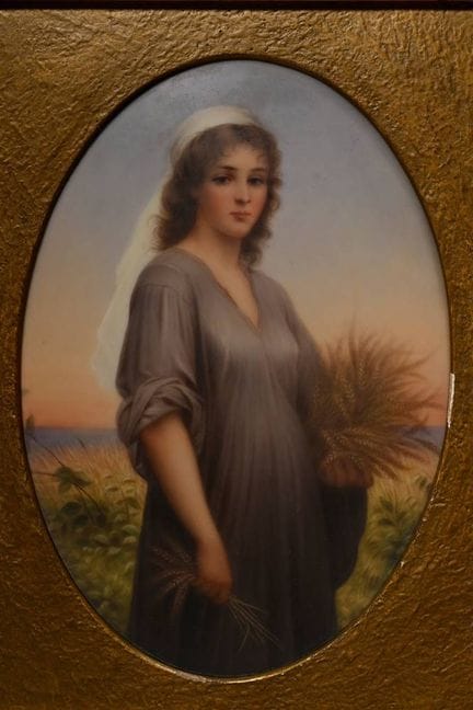 Piatto decorativo in porcellana "Ruth mentre racco