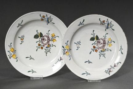 Coppia di piatti in maiolica di Magdeburgo con pit