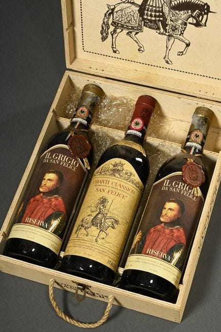 3 botellas de vino tinto: 2 de 1978 y 1 de 1981, C