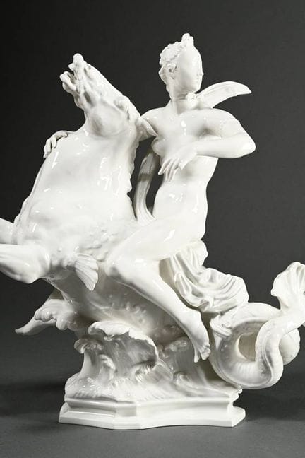 Grande statuetta KPM “Naiade su ippocampo” tratta 