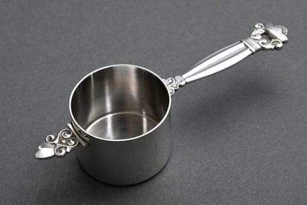乔治·詹森（Georg Jensen）“Acorn”咖啡量勺，设计师：约翰·罗德（Johann Ro
