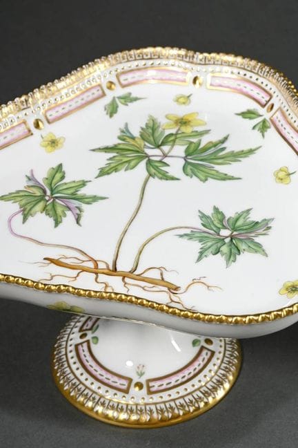 Assiette à pied « Flora Danica » de Royal Copenhag