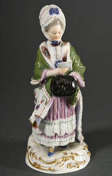 Statuetta di Meissen “Signora con manicotto”, con 