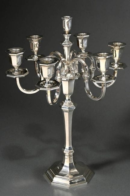 Grande candelabro da tavolo classico di forma sfac