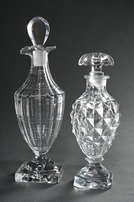 2 各式小酒壶或小瓶，装饰风格各异，19世纪初，高18/23.5厘米，品相良好。