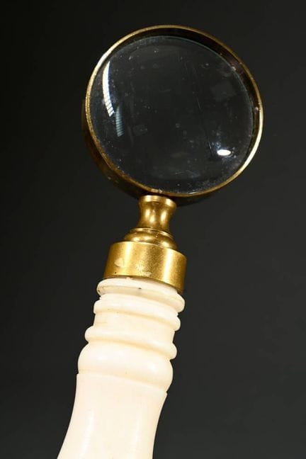Petite loupe en laiton avec pied tourné, vers 1900
