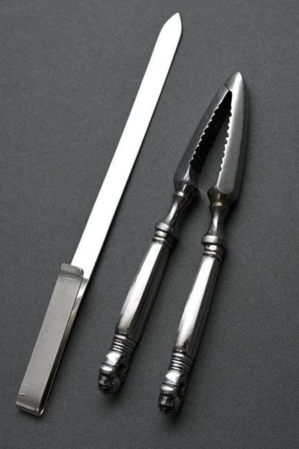 2 乔治·詹森（Georg Jensen）“Acorn”系列坚果夹和压碎器各部件，设计师：约翰·罗德