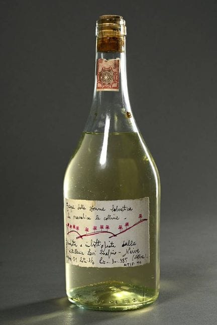 Botella de 1985 de «Grappa della Donna Selvatica c