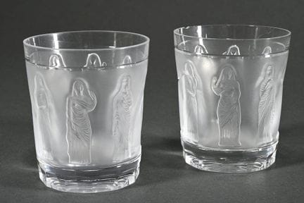 2只拉利克（Lalique）“古风女性”（Femmes à l'Antique）杯，杯身环绕着女性造
