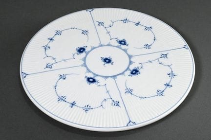 Grand plat à gâteau Royal Copenhagen « Musselmalet