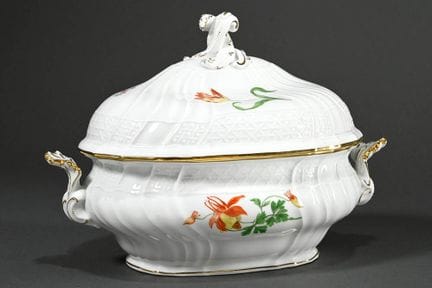 Grande terrine ovale de Meissen, décor floral en p