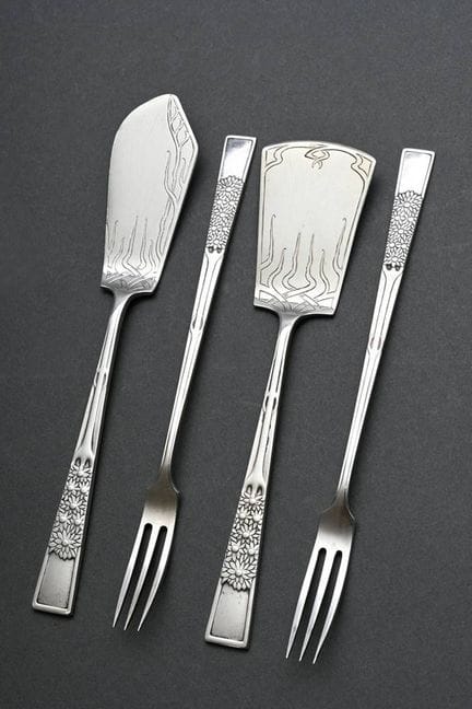 4件新艺术风格“雏菊”餐具套装，设计：海因里希·福格勒，约1899年，威尔肯斯，800纯银，161克