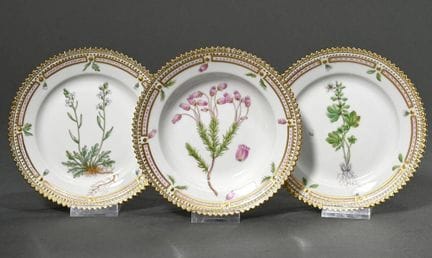3 assiettes diverses « Flora Danica » de Royal Cop