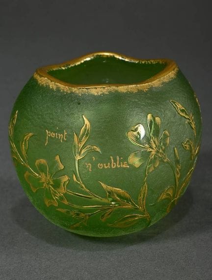 Piccolo vaso Daum "Point n'oublie" di forma bombat