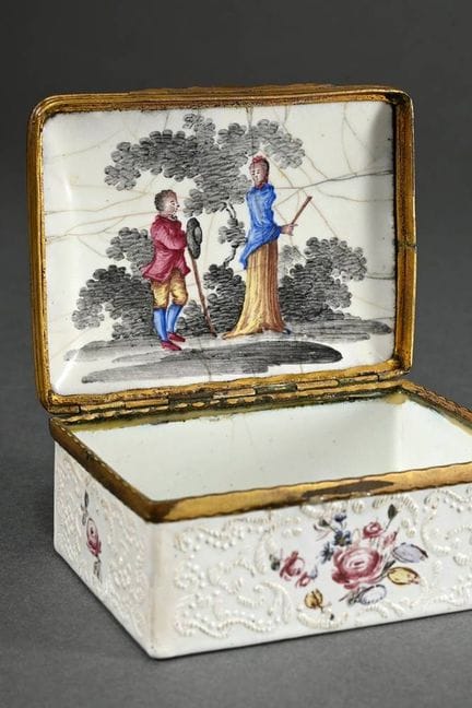 Tabatières rectangulaires en émail, ornées de moti