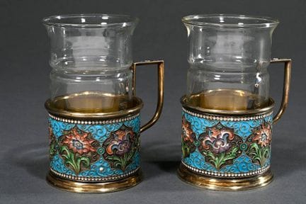 Paire de porte-verres à thé russes en cloisonné, a
