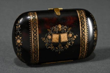 Porte-monnaie ancien en écaille de tortue, avec dé