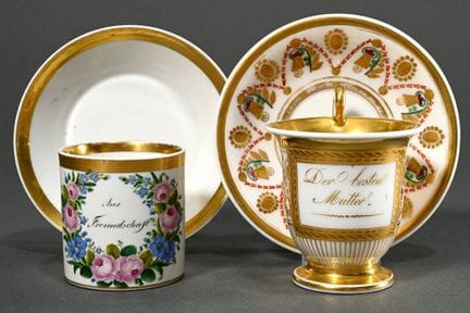 2 tasses Empire diverses / UT, ornées de motifs fl