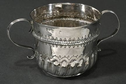 Piccola tazza con doppio manico "William III Porri