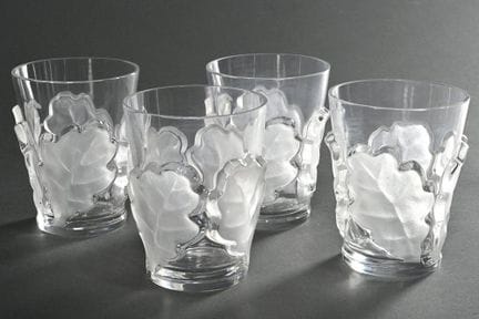 4只拉利克（Lalique）“Chêne”系列杯子，杯身环绕着橡树叶图案，采用无色水晶玻璃制成，部分
