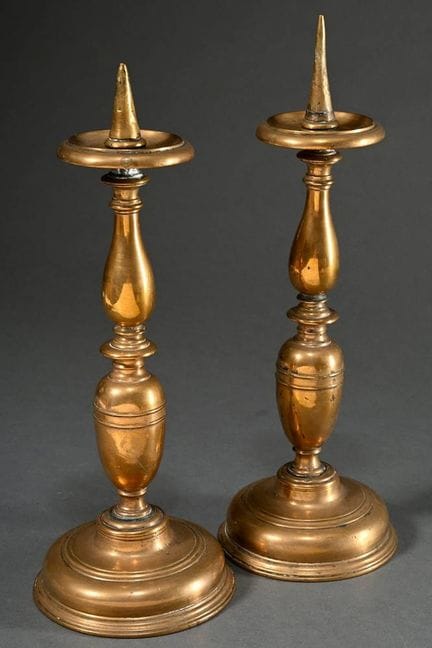 Paire de grands chandeliers baroques en bronze jau