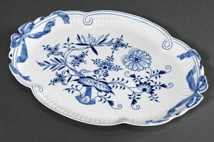 Plateau de Meissen « motif oignon » avec peinture 