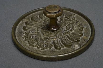 Presse-papier en bronze « Aigle de Prusse avec cou