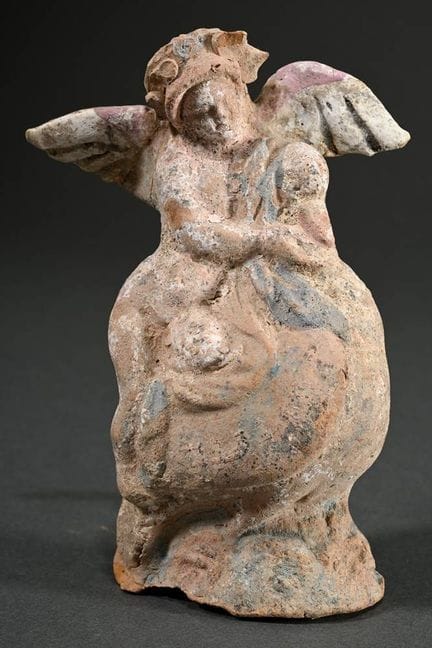 Figurine antique en terre cuite « Le jeune Éros su