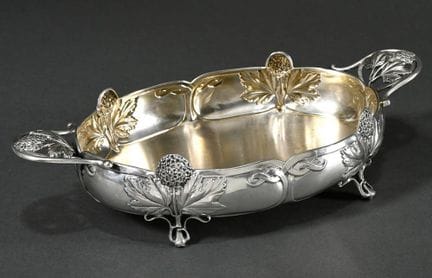 Cestino per dolci in stile Art Nouveau con rilievo
