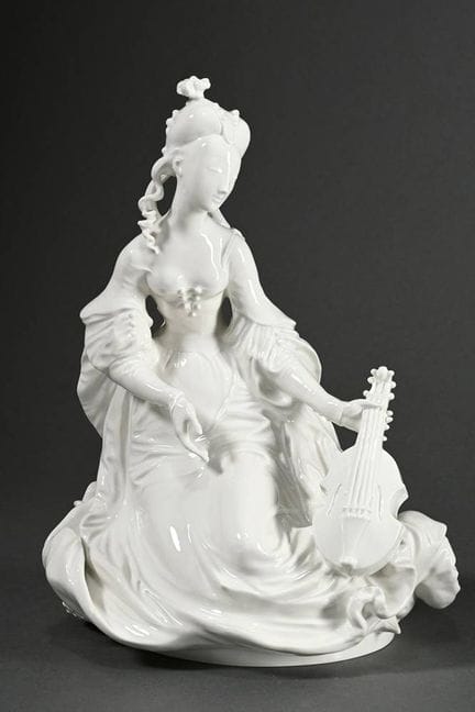 Statuetta KPM “Signora con violino da ginocchio”, 