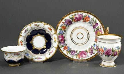 2 tasses d'apparat diverses de Meissen / UT, ornée