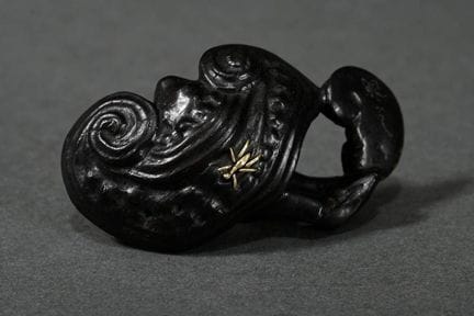 Netsuke en ébène finement sculpté « Champignons re