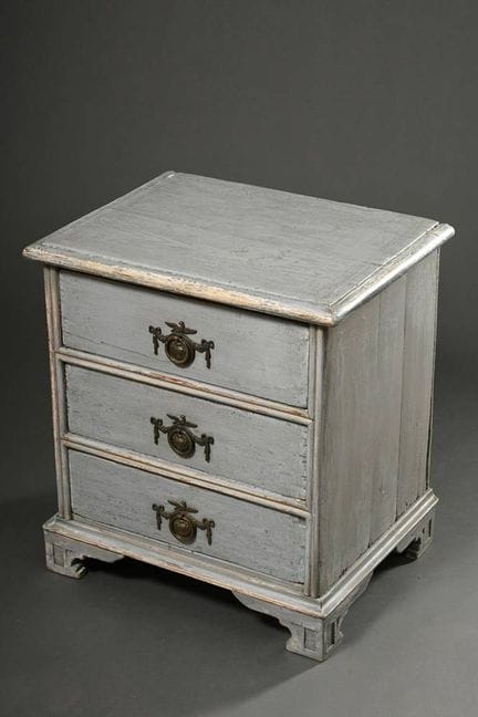 Small blue and white Gustavian-style chest of draw