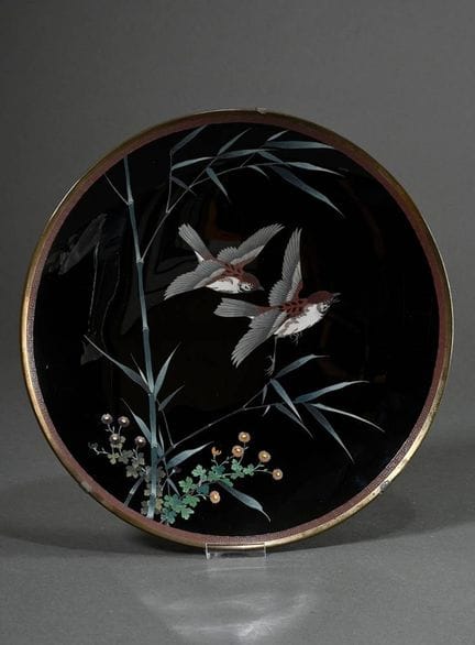 Jolie assiette japonaise en cloisonné, ornée d'un 