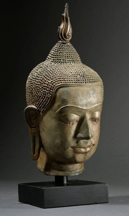 Tête de Bouddha de style Ayutthaya, à l'expression