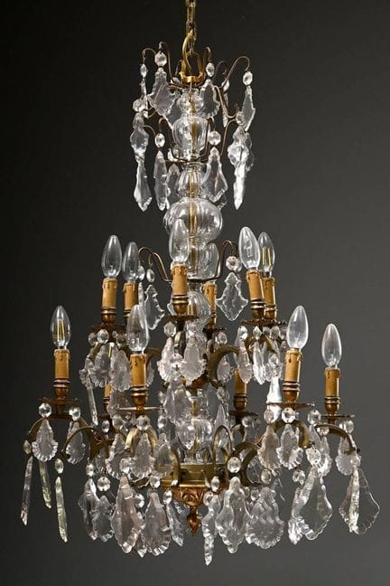 Opulento lampadario da soffitto con ricca cascata 