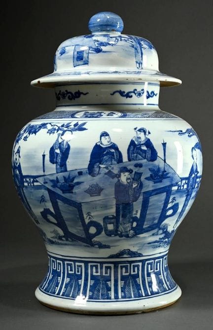 Grand vase chinois à couvercle, de forme balustre,
