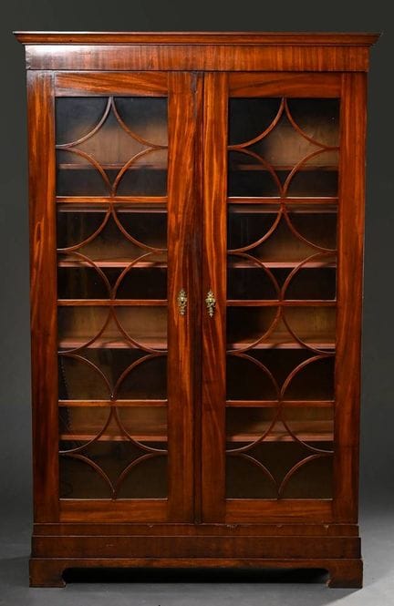 Libreria in stile Biedermeier con rinforzi a segme