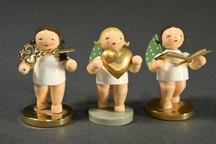 3 figurines d'anges diverses de la collection « Go
