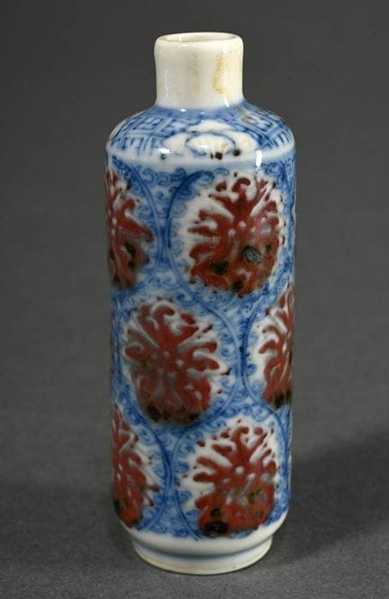 Flacon à priser chinois en porcelaine, décoré sous