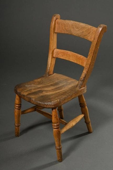 Seggiolone rustico per bambini in legno tenero con