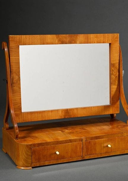 Comodino Biedermeier in stile sobrio con specchio 