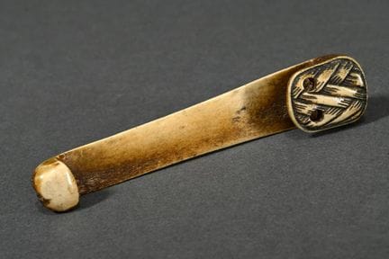 Netsuke « Obi-Hasami » (crochet de ceinture) en co
